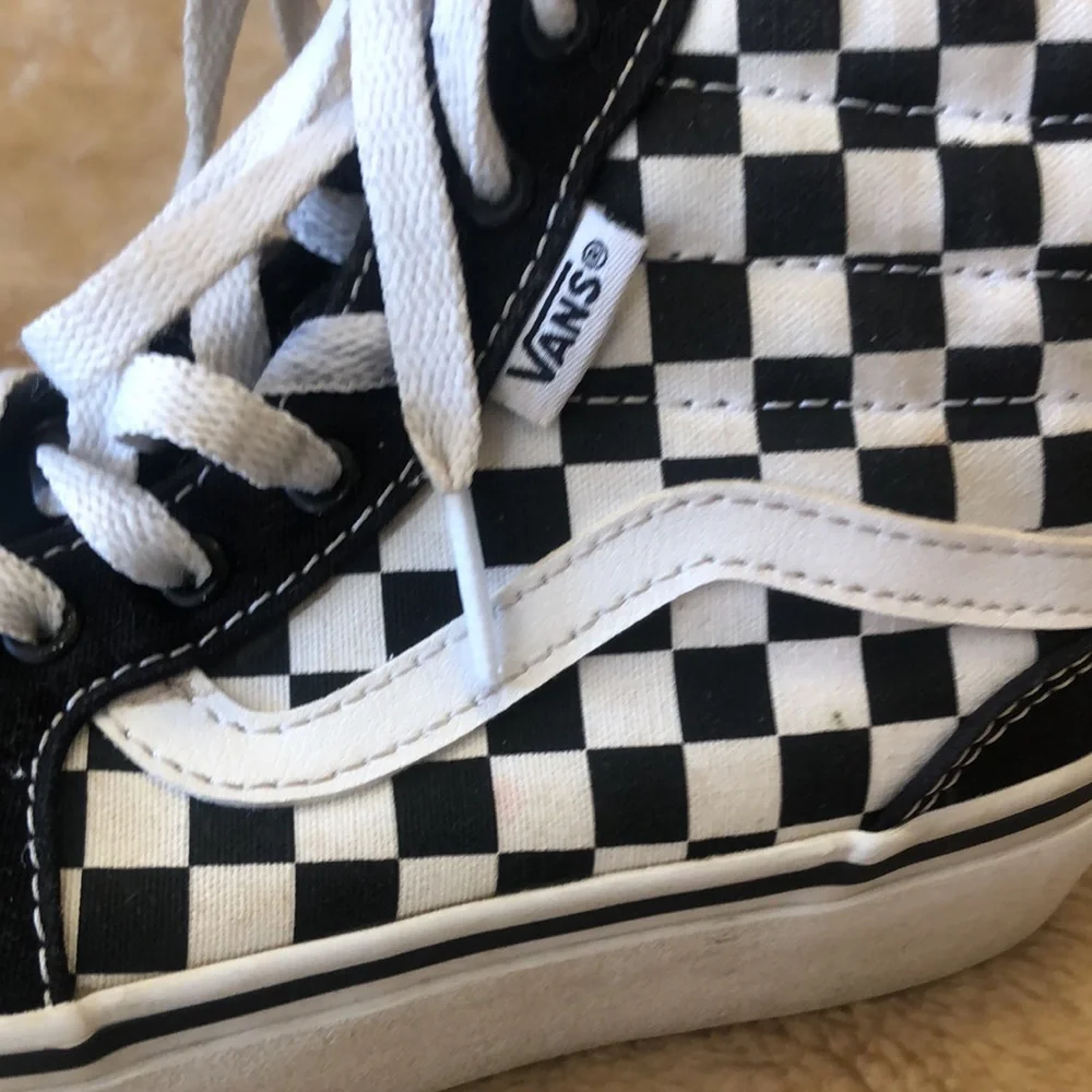 Vans Black and White Sneakers with Bold Stripes. 3331 - Picture 3 of 8